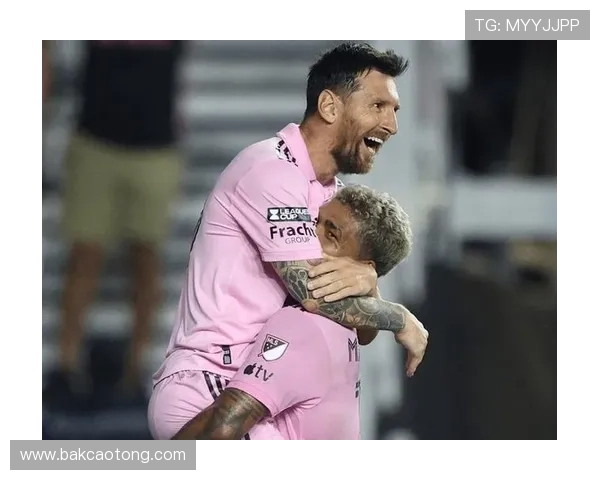 三球夏洛特市中心车祸平安无恙