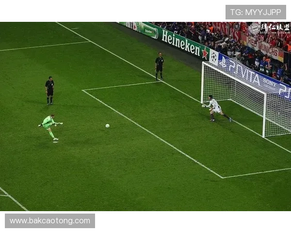 拜仁若失诺伊尔 或引进汉堡门将霍伊尔